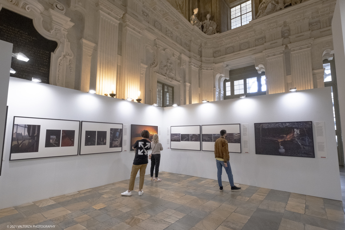 _DSF4932.jpg - 7/05/2021. Torino. Palazzo Madama ospita l'anteprima nazionale della mostra World Press Photo 2021. Nella foto  in visita alla mostra