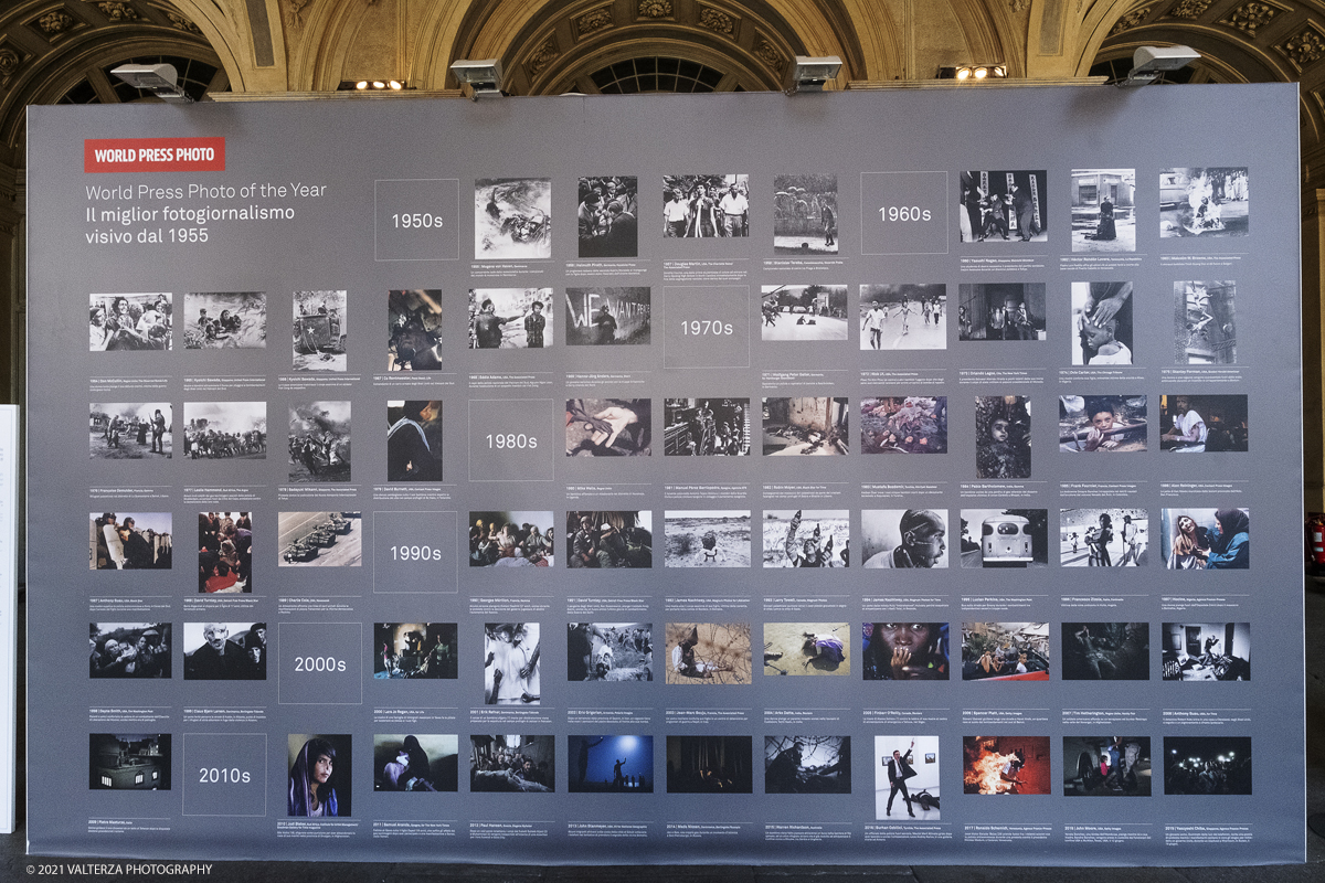 _DSF4967.jpg - 7/05/2021. Torino. Palazzo Madama ospita l'anteprima nazionale della mostra World Press Photo 2021. Nella foto tabellone che illustra la storia del WPP