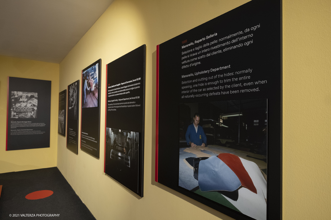 _DSF1006.jpg - 05/01/2022. Maranello. il Museo Ferrari di Maranello con il nuovo settore â€œGT 2021, a memorable yearâ€� che celebra lâ€™anno piÃ¹ vincente della storia di Ferrari nelle competizioni GT. Nella foto l'area di ingresso al Museo che ricorda la Ferrari di ieri