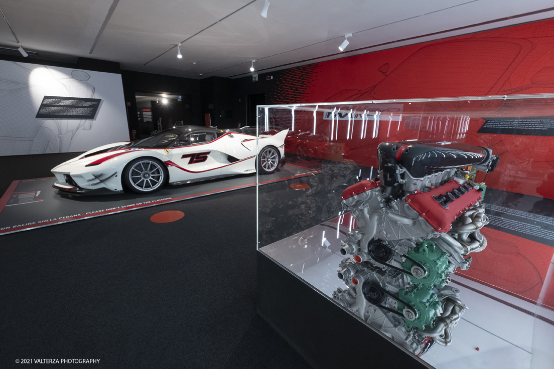 _DSF1157.jpg - 05/01/2022. Maranello. il Museo Ferrari di Maranello con il nuovo settore â€œGT 2021, a memorable yearâ€� che celebra lâ€™anno piÃ¹ vincente della storia di Ferrari nelle competizioni GT. Nella foto il settore dedicato alle Supercars con la FXX-K del 2017 e relativo motore 12 cilindri