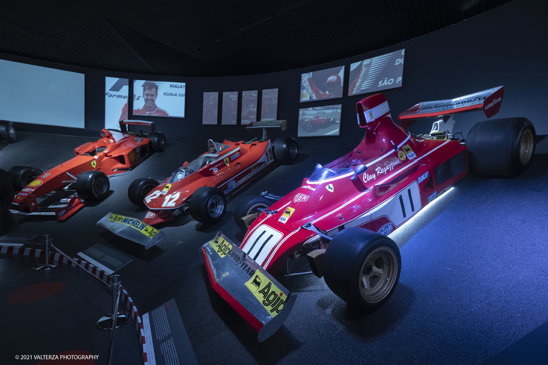 _DSF1353.jpg - 05/01/2022. Maranello. il Museo Ferrari di Maranello con il nuovo settore â€œGT 2021, a memorable yearâ€� che celebra lâ€™anno piÃ¹ vincente della storia di Ferrari nelle competizioni GT. Nella foto l'ampio settore della mostra "Scuderia Ferrari la storria completa" con numerosi esemplari di vetture di F1