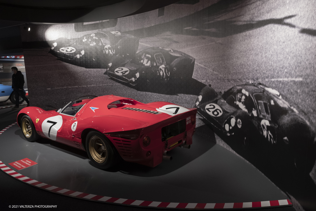 _DSF1463.jpg - 05/01/2022. Maranello. il Museo Ferrari di Maranello con il nuovo settore â€œGT 2021, a memorable yearâ€� che celebra lâ€™anno piÃ¹ vincente della storia di Ferrari nelle competizioni GT. Nella foto una Ferrari 330 P3 protagonista della leggendaria edizione della 24 Ore di Daytona del 1967, con lâ€™arrivo in parata delle tre vetture di Maranello.