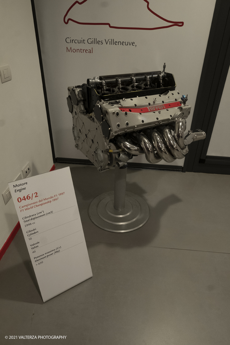 _DSF1578.jpg - 05/01/2022. Maranello. Il Museo Ferrari di Maranello con il nuovo settore â€œGT 2021, a memorable yearâ€� che celebra lâ€™anno piÃ¹ vincente della storia di Ferrari nelle competizioni GT. Nella foto il motore 046/2 del campionato mondiale F1 1997