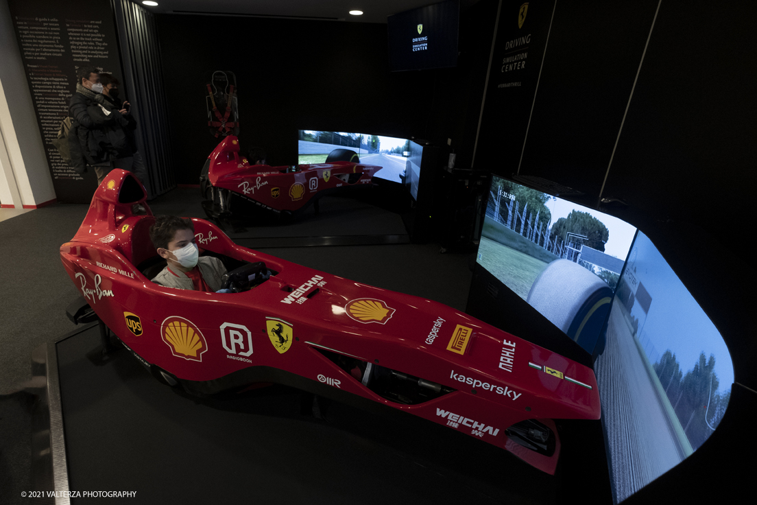 _DSF1581.jpg - 05/01/2022. Maranello. Il Museo Ferrari di Maranello con il nuovo settore â€œGT 2021, a memorable yearâ€� che celebra lâ€™anno piÃ¹ vincente della storia di Ferrari nelle competizioni GT. Nella foto l'area dei simulatori di guida di una F1