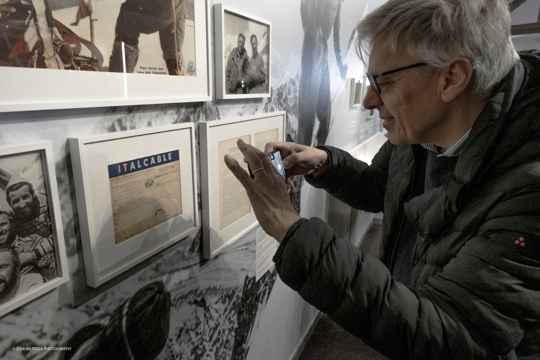 _DSF8304.jpg - 28/03/2024. Torino. Il Museo Nazionale della Montagna di Torino festeggia i 70 anni della spedizione italiana al K2 e le dedica una sezione espositiva permanente. Nella foto in visita alla mostra