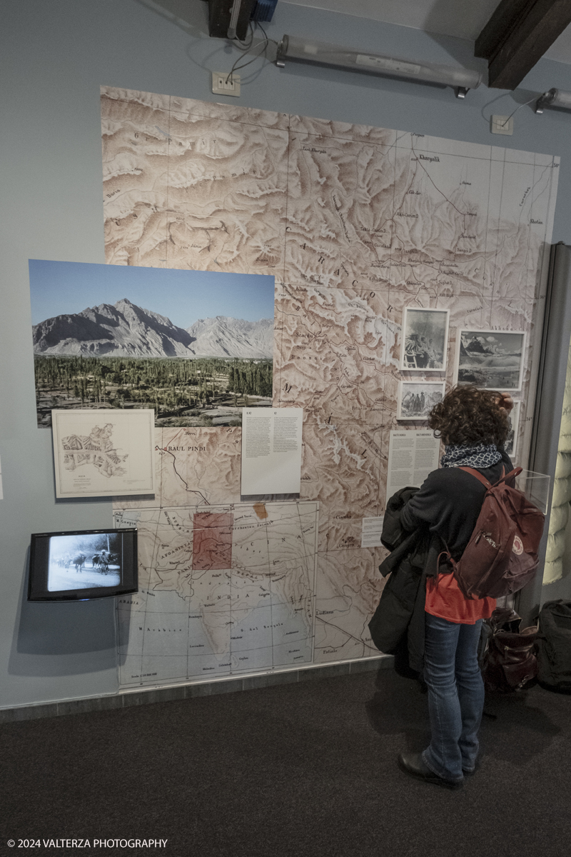 _DSF8623.jpg - 28/03/2024. Torino. Il Museo Nazionale della Montagna di Torino festeggia i 70 anni della spedizione italiana al K2 e le dedica una sezione espositiva permanente. Nella foto in visita alla mostra