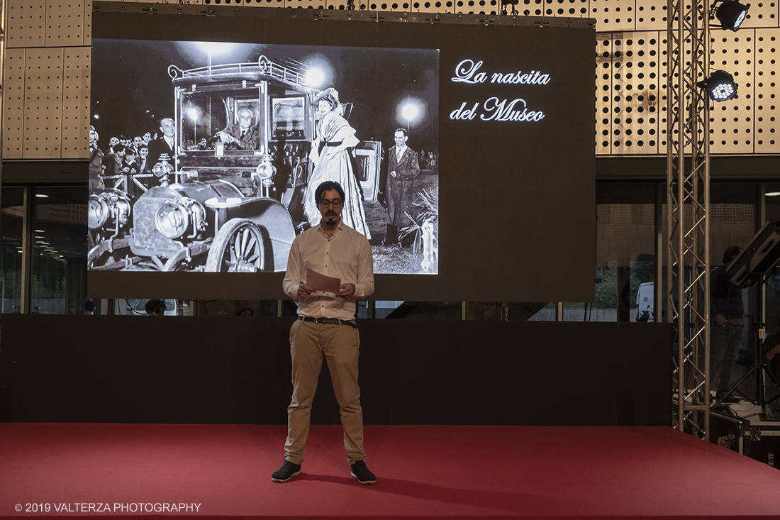 _DSF8132.jpg - 24/09/2019. Torino. Il Mauto ha da oggi un nuovo spazio espositivo permanente dedicato al suo fondatore, Carlo Biscaretti di Ruffia e inaugurato in occasione delle celebrazioni per i 140 anni dalla nascita e i 60 anni dalla scomparsa: allestimenti multimediali e disegni originali raccontano l'avventura del personaggio anticonformista e visionario che ha fondato il Museo dell'Automobile di Torino. Nella foto presentazione da parte di alcuni diplomati Hoden