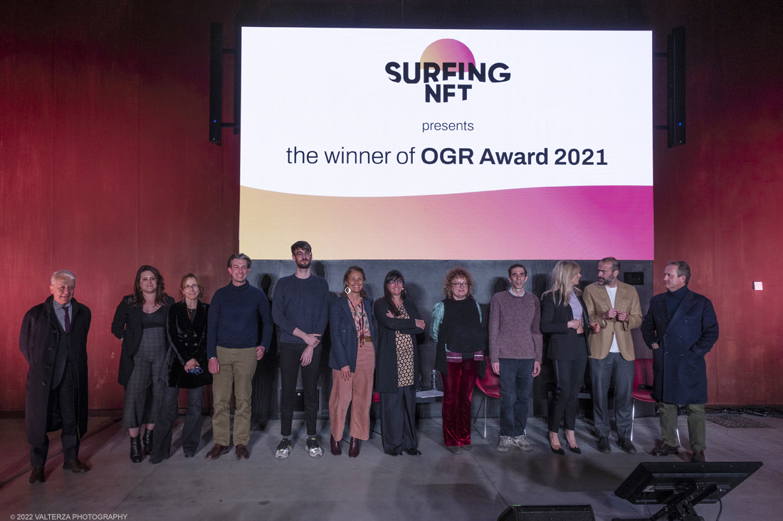 _DSF6081.jpg - 09/03/2022. Lâ€™OGR Award nasce come riconoscimento allâ€™artista che meglio restituisce il complesso e sofisticato rapporto tra arte, tecnologia e innovazione, dando particolare attenzione agli sviluppi digitali. Al suo quarto anno, il premio dialoga e accompagna Surfing NFT. Nella foto gruppo dei partecipanti alla realizzazione dell'evento, organizzatori, artisti, galleristi.