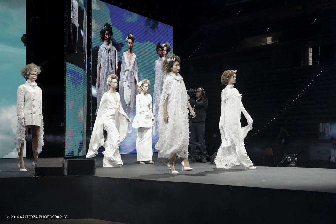 _G3I2717.jpg - 17/11/2019. Torino. Gli On Hair Show nascono dieci anni fa dallâ€™esperienza nel settore di Cosmoprof Worldwide Bologna. Oggi rappresentano l'unico evento italiano interamente dedicato agli hairstylist. Nella foto lo Show di Daniele Serretti Gruppo per Schwarzkopf Professional