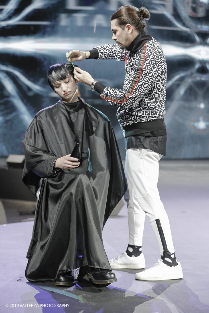 _X9B7736.jpg - 17/11/2019. Torino. Gli On Hair Show nascono dieci anni fa dallâ€™esperienza nel settore di Cosmoprof Worldwide Bologna. Oggi rappresentano l'unico evento italiano interamente dedicato agli hairstylist. Nella foto lo Show di Leonardo Rizzo e ed il team Akademia per Alter Ego Italy