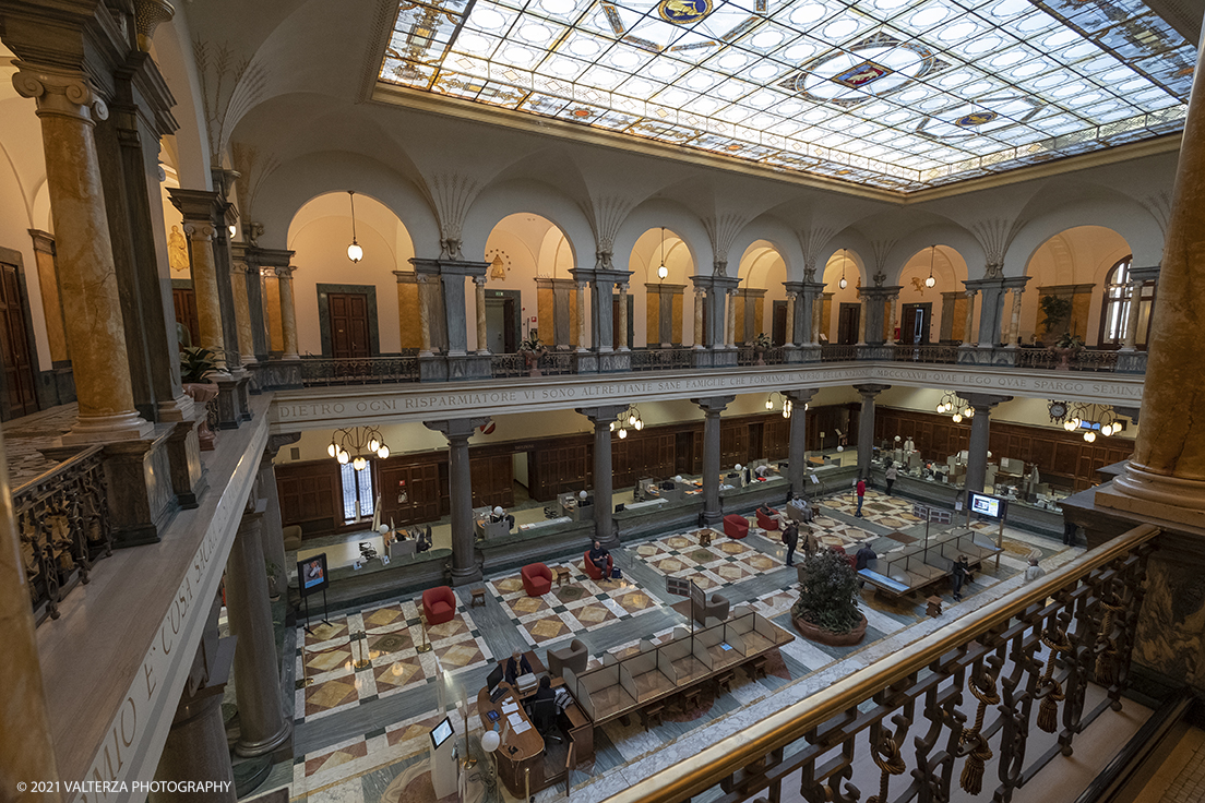 _DSF0962.jpg - 08/10/2021. Torino. La grande bellezza del secentesco Palazzo Perrone di San Martino, considerato dagli studiosi un unicum nel panorama dellâ€™architettura e delle arti figurative della cittÃ , si svela al pubblico grazie a un libro . Nella foto la balconata che dÃ  sul piano sottostante dove hanno sede li ufffici operativi della banca