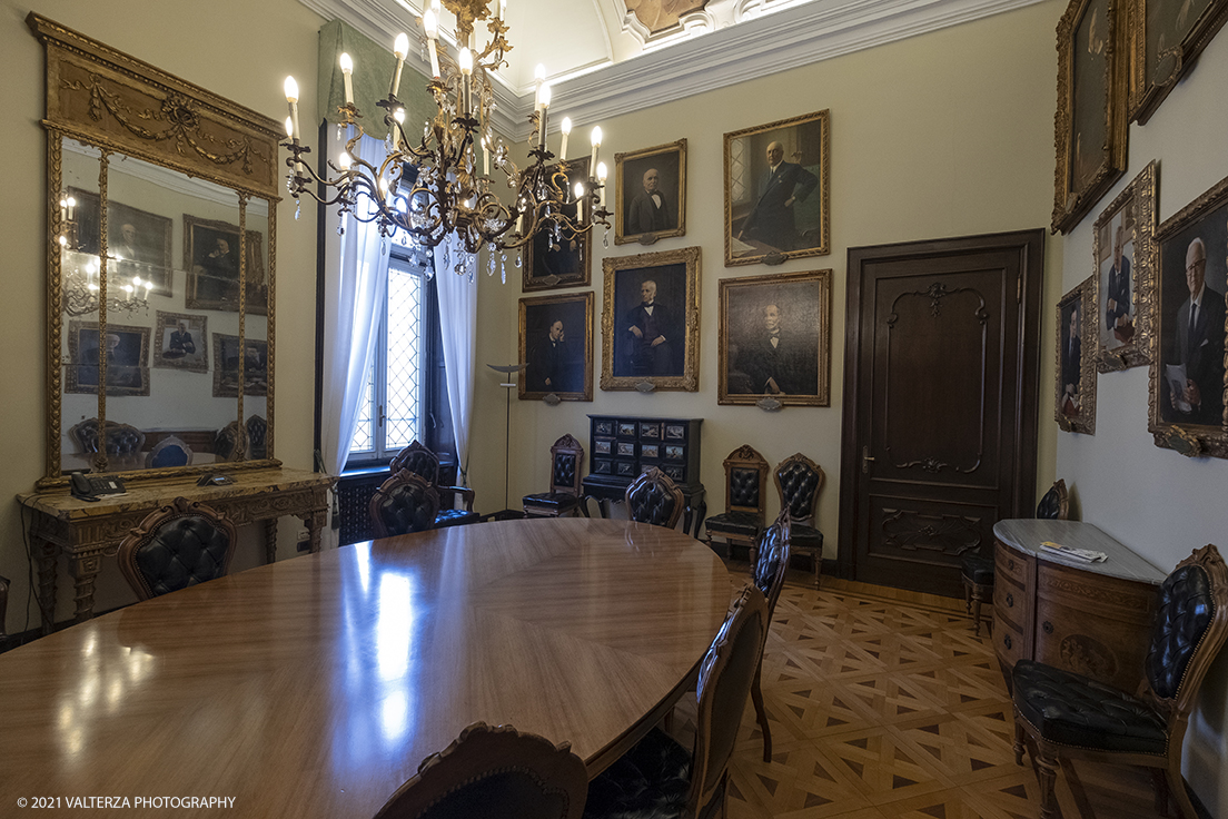 _DSF0970.jpg - 08/10/2021. Torino. La grande bellezza del secentesco Palazzo Perrone di San Martino, considerato dagli studiosi un unicum nel panorama dellâ€™architettura e delle arti figurative della cittÃ , si svela al pubblico grazie a un libro . Nella foto sala dei Presidenti, con i ritratti dipinti dei Presidenti che si sono succeduti nella Banca