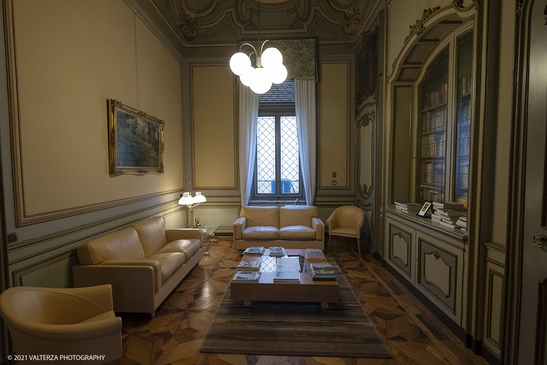 _DSF0974.jpg - 08/10/2021. Torino. La grande bellezza del secentesco Palazzo Perrone di San Martino, considerato dagli studiosi un unicum nel panorama dellâ€™architettura e delle arti figurative della cittÃ , si svela al pubblico grazie a un libro . Nella foto salotto ricevimento ospiti