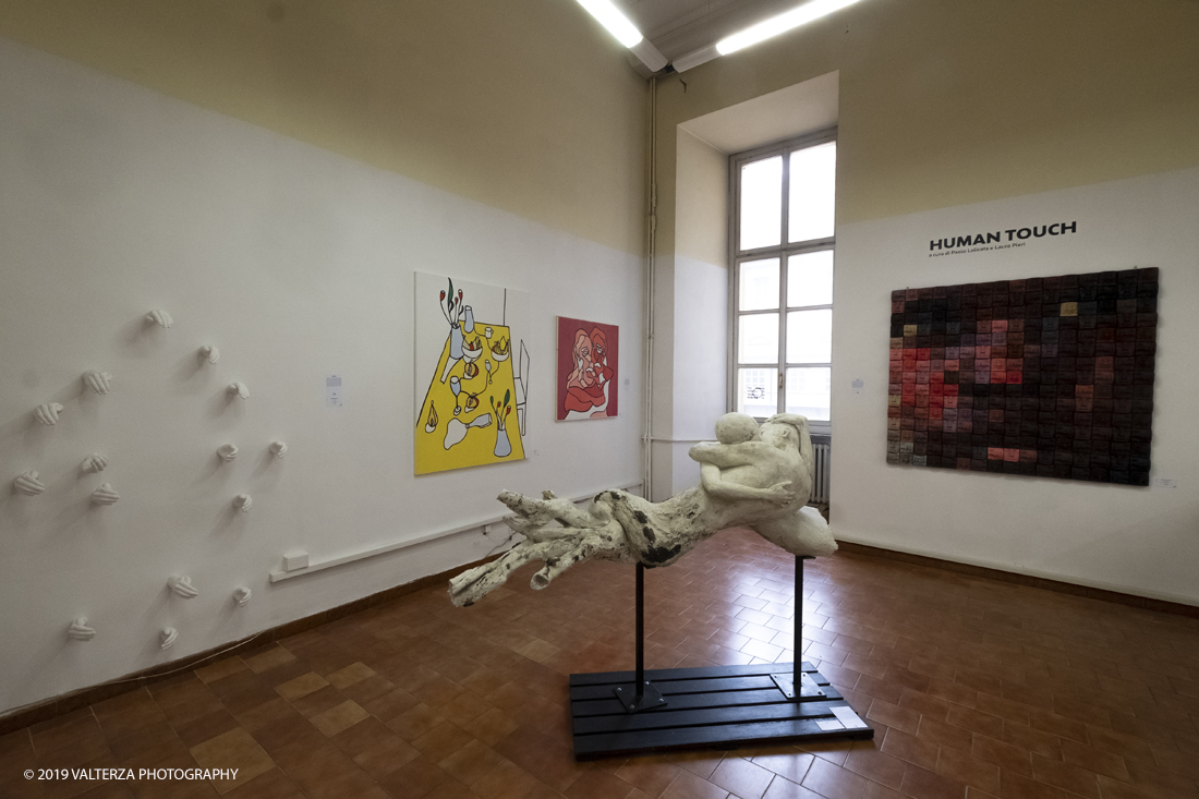 _DSF9841.jpg - 30/10/2019. Torino.  questâ€™anno la quarta fiera dâ€™arte contemporanea ha lanciato la call for artists â€œMultiversityâ€œ: stavolta lâ€™invito per gli artisti Ã¨ stato quello di interpretare la pluralitÃ  di mondi (immaginari o reali) e la moltiplicazione dei punti di vista attraverso il linguaggio dellâ€™Arte.Nella foto: opere di artisti vari del progetto "Human touch"