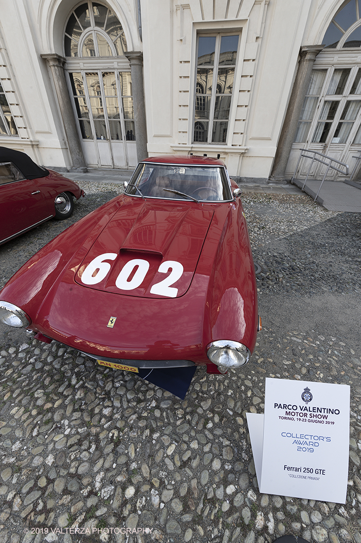 _G3I0226.jpg - 19/06/2019. Torino, apertura al Parco del Valentino dell'edizione record del Motor Show con la partecipazione di 54 brand e numerosi eventi dedicati al mondo dell'auto nell'arco di 5 giorni. Nella foto una Ferrai 250 GTE in mostra nel cortile del castello del Valentino, cuore pulsante della manifestazione