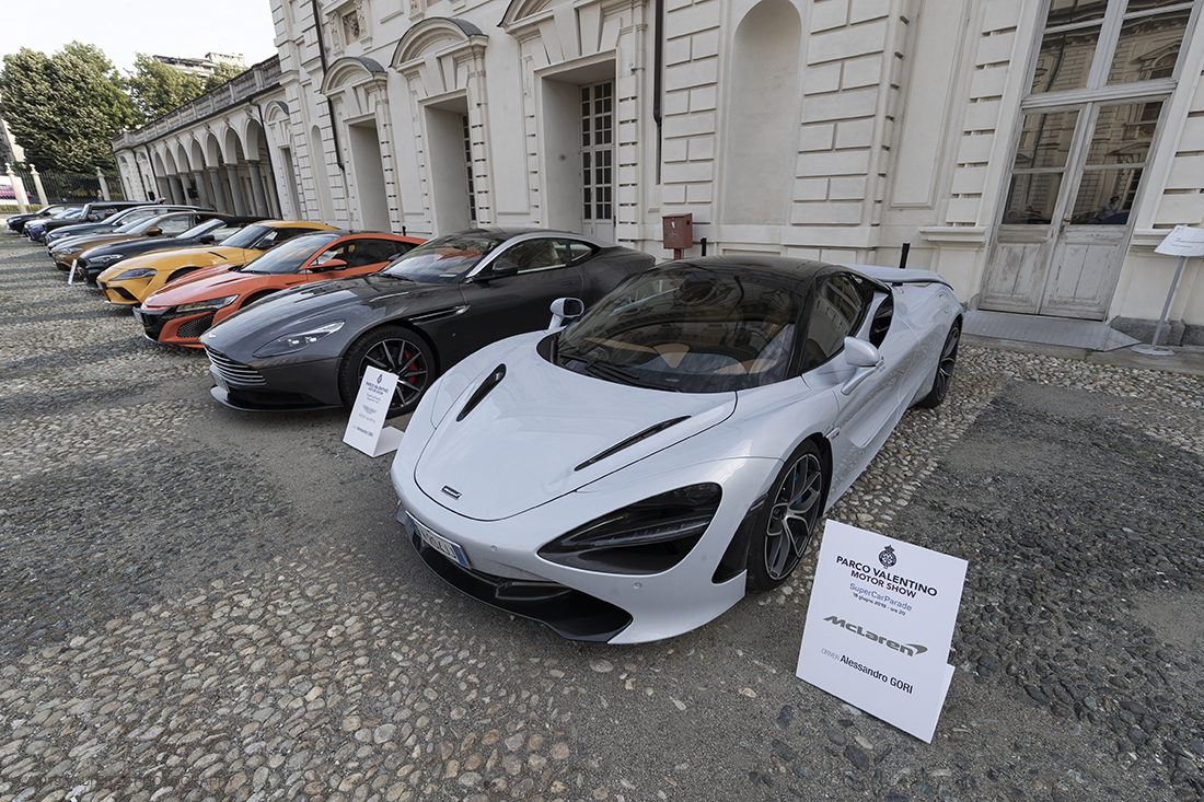 _G3I0234.jpg - 19/06/2019. Torino, apertura al Parco del Valentino dell'edizione record del Motor Show con la partecipazione di 54 brand e numerosi eventi dedicati al mondo dell'auto nell'arco di 5 giorni. Nella foto auto in mostra  nel cortile del castello del Valentino, cuore pulsante della manifestazione