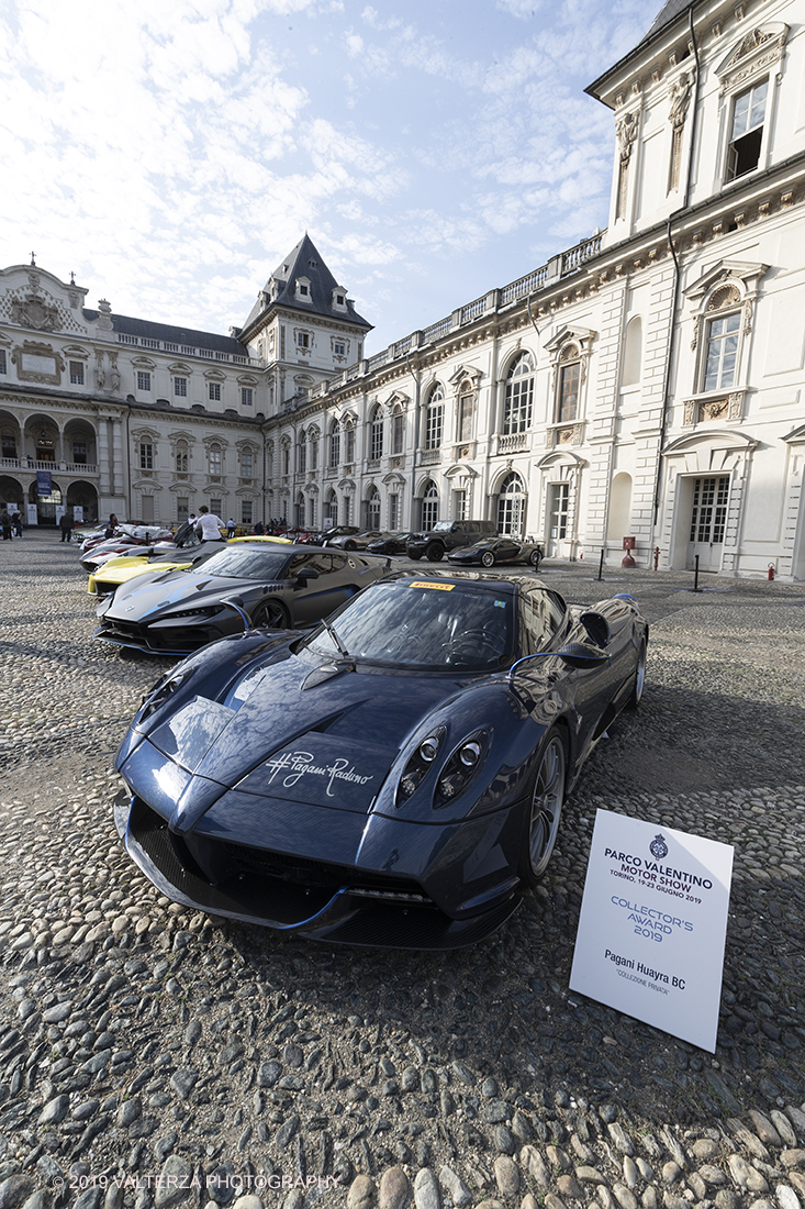 _G3I0262.jpg - 19/06/2019. Torino, apertura al Parco del Valentino dell'edizione record del Motor Show con la partecipazione di 54 brand e numerosi eventi dedicati al mondo dell'auto nell'arco di 5 giorni. Nella foto auto in mostra  nel cortile del castello del Valentino, cuore pulsante della manifestazione dove si susseguiranno diversi evnti nell'arco dei 5 giorni.