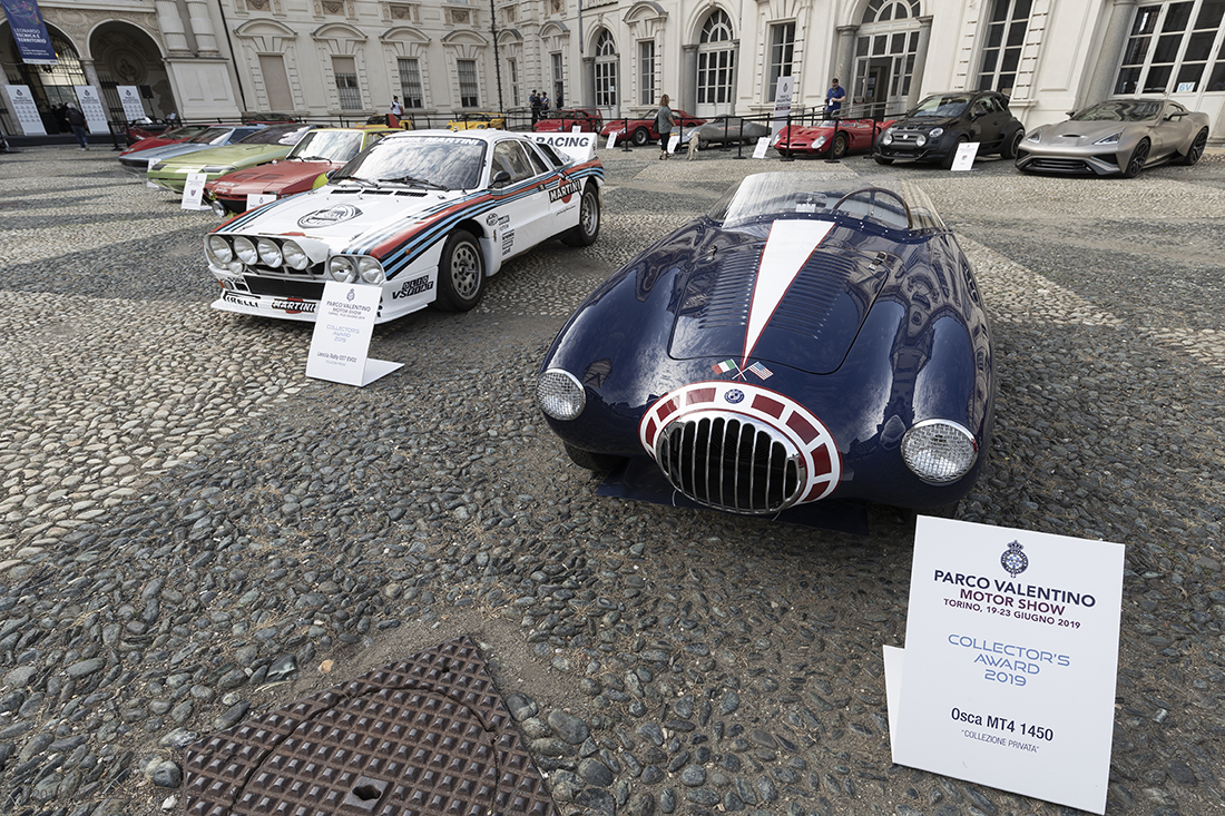 _G3I0302.jpg - 19/06/2019. Torino, apertura al Parco del Valentino dell'edizione record del Motor Show con la partecipazione di 54 brand e numerosi eventi dedicati al mondo dell'auto nell'arco di 5 giorni. Nella foto  auto in mostra  nel cortile del castello del Valentino, cuore pulsante della manifestazione dove si susseguiranno diversi evnti nell'arco dei 5 giorni.