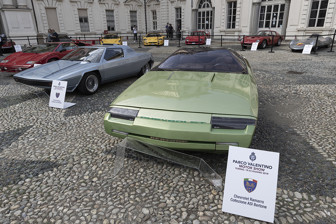 _G3I0308.jpg - 19/06/2019. Torino, apertura al Parco del Valentino dell'edizione record del Motor Show con la partecipazione di 54 brand e numerosi eventi dedicati al mondo dell'auto nell'arco di 5 giorni. Nella foto  auto in mostra  nel cortile del castello del Valentino, cuore pulsante della manifestazione dove si susseguiranno diversi evnti nell'arco dei 5 giorni.