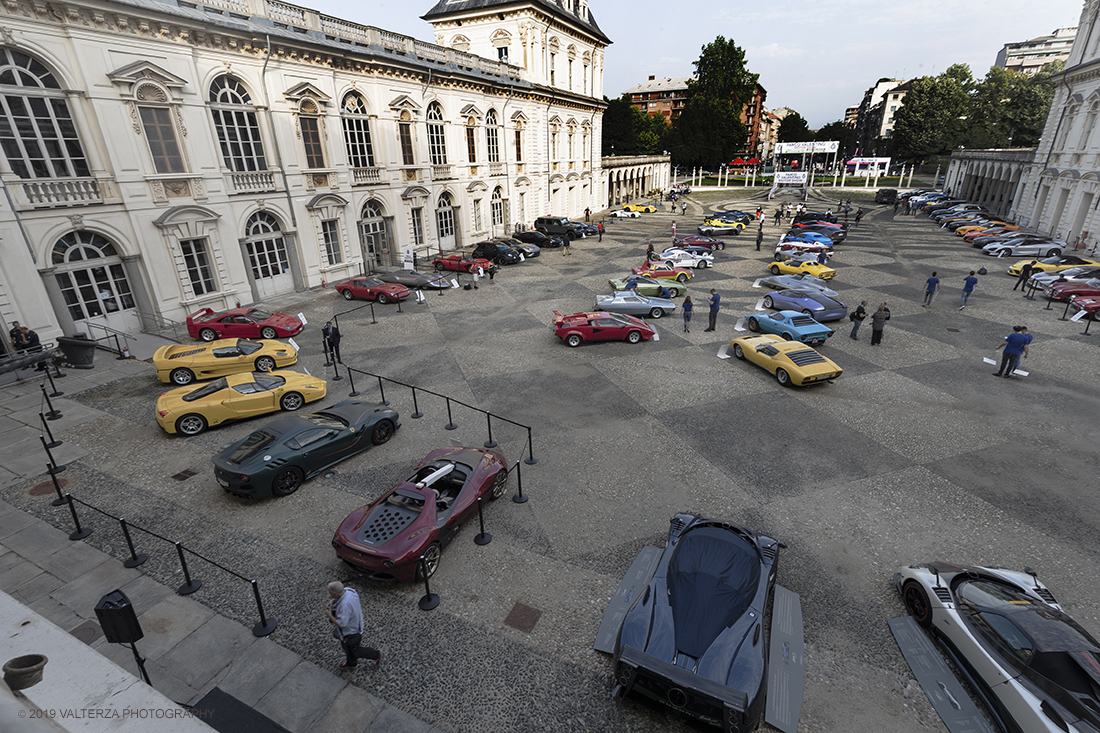 _G3I0359.jpg - 19/06/2019. Torino, apertura al Parco del Valentino dell'edizione record del Motor Show con la partecipazione di 54 brand e numerosi eventi dedicati al mondo dell'auto nell'arco di 5 giorni. Nella foto  auto in mostra  nel cortile del castello del Valentino, cuore pulsante della manifestazione dove si susseguiranno diversi evnti nell'arco dei 5 giorni.