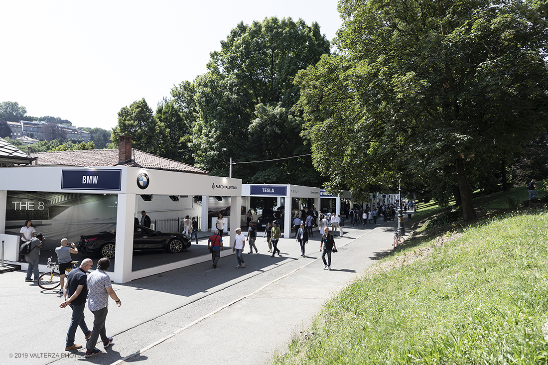 _G3I0774.jpg - 19/06/2019. Torino, apertura al Parco del Valentino dell'edizione record del Motor Show con la partecipazione di 54 brand e numerosi eventi dedicati al mondo dell'auto nell'arco di 5 giorni. Nella foto gli stands di varie marche in Viale Virgilio immersi nel verde del Parco Valentino lungo il Po