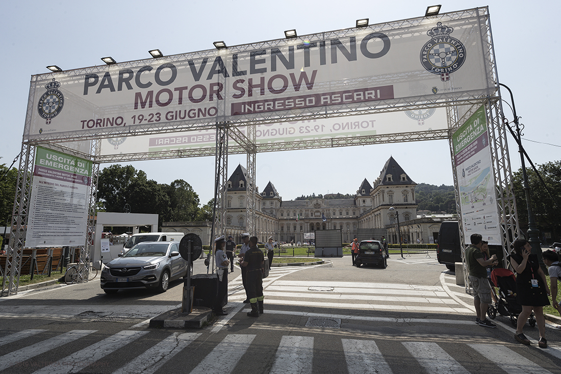 _G3I0858.jpg - 19/06/2019. Torino, apertura al Parco del Valentino dell'edizione record del Motor Show con la partecipazione di 54 brand e numerosi eventi dedicati al mondo dell'auto nell'arco di 5 giorni. Nella foto l'ngresso Ascari, uno dei tre per l'accesso al Motor Show