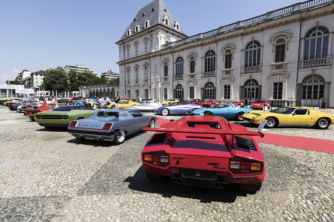 _G3I0869.jpg - 19/06/2019. Torino, apertura al Parco del Valentino dell'edizione record del Motor Show con la partecipazione di 54 brand e numerosi eventi dedicati al mondo dell'auto nell'arco di 5 giorni. Nella foto  auto in mostra  nel cortile del castello del Valentino, cuore pulsante della manifestazione dove si susseguiranno diversi evnti nell'arco dei 5 giorni.