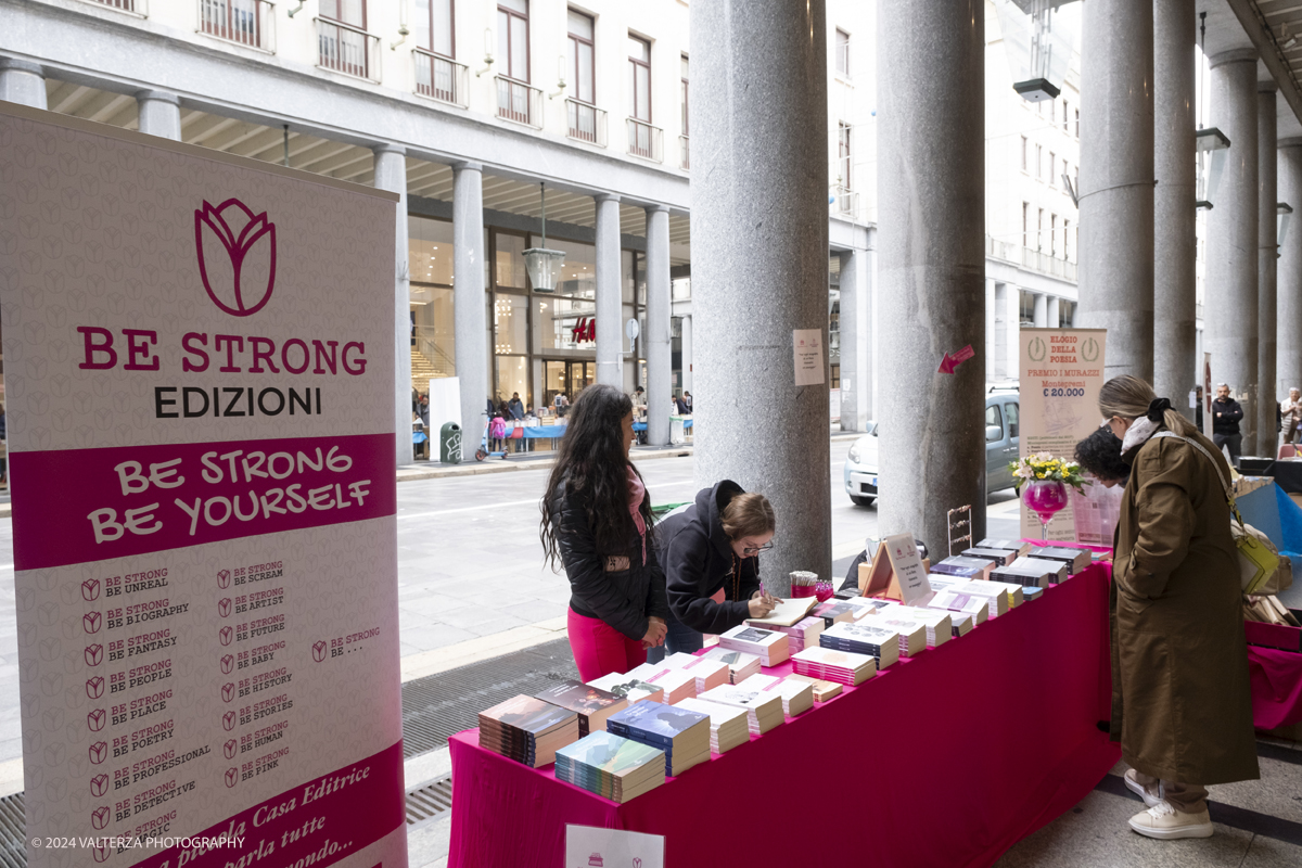 _DSF0140.jpg - 12/10/2024. Torino. A Torino la cultura Ã¨ una passeggiata. Torna la libreria all'aperto piÃ¹ lunga del mondo sotto i portici di Via Roma, da Piazza Castello a Piazza Carlo Felice. Nella foto il centro di Torino trasformato in una enorme libreria