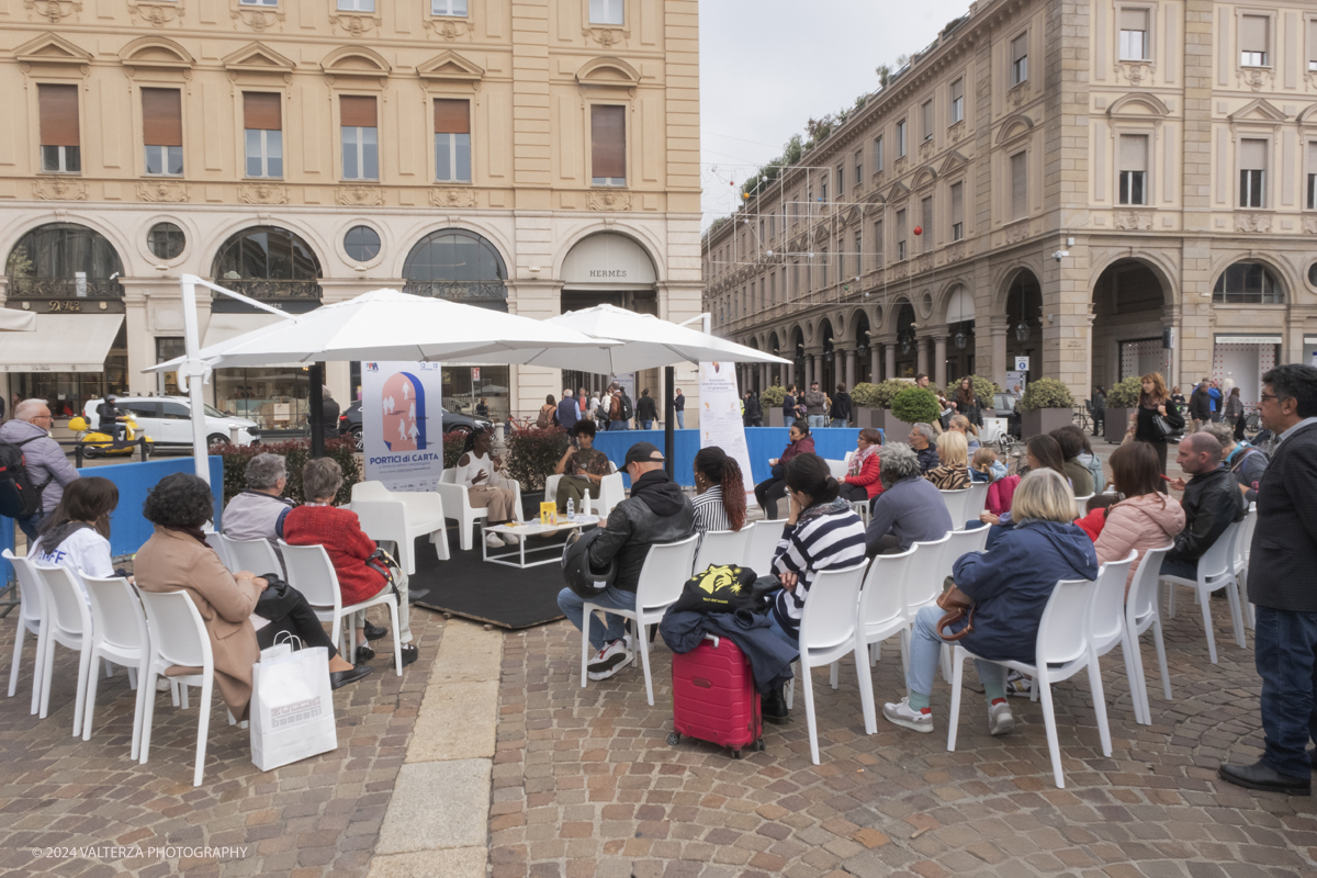 _DSF0587.jpg - 12/10/2024. Torino. A Torino la cultura Ã¨ una passeggiata. Torna la libreria all'aperto piÃ¹ lunga del mondo sotto i portici di Via Roma, da Piazza Castello a Piazza Carlo Felice. Nella foto attivitÃ  varie dell'evento in Piazzaa San Carlo