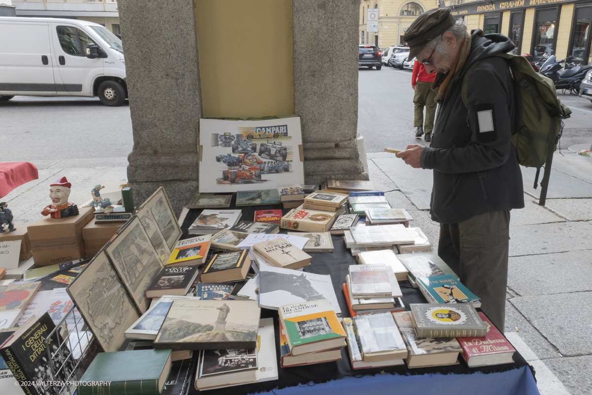 _DSF0746.jpg - 12/10/2024. Torino. A Torino la cultura Ã¨ una passeggiata. Torna la libreria all'aperto piÃ¹ lunga del mondo sotto i portici di Via Roma, da Piazza Castello a Piazza Carlo Felice. Nella foto il centro di Torino trasformato in una enorme libreria