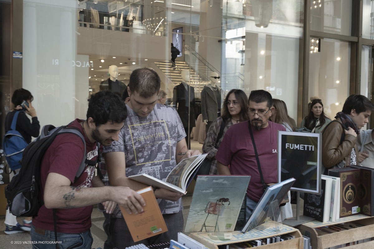 _DSF8965.jpg - 07/10/2023. Torino.  Migliaia di persone hanno affollato il centro della cittÃ  per la sedicesima edizione di Portici di Carta.