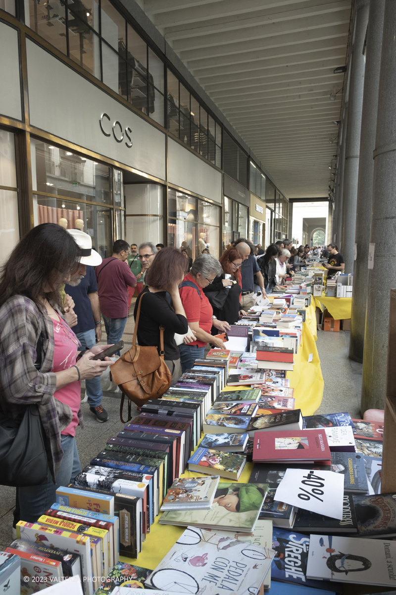 _DSF8988.jpg - 07/10/2023. Torino.  Migliaia di persone hanno affollato il centro della cittÃ  per la sedicesima edizione di Portici di Carta.