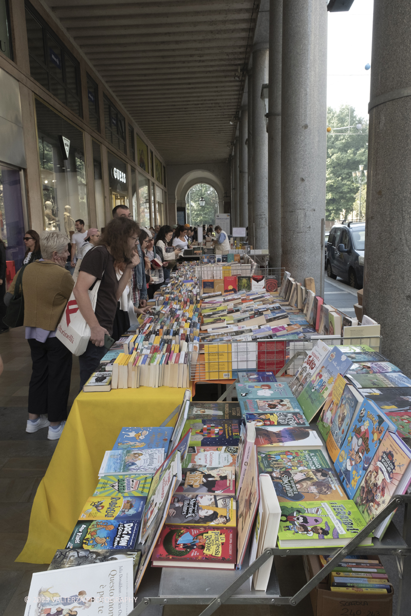 _DSF9010.jpg - 07/10/2023. Torino.  Migliaia di persone hanno affollato il centro della cittÃ  per la sedicesima edizione di Portici di Carta.