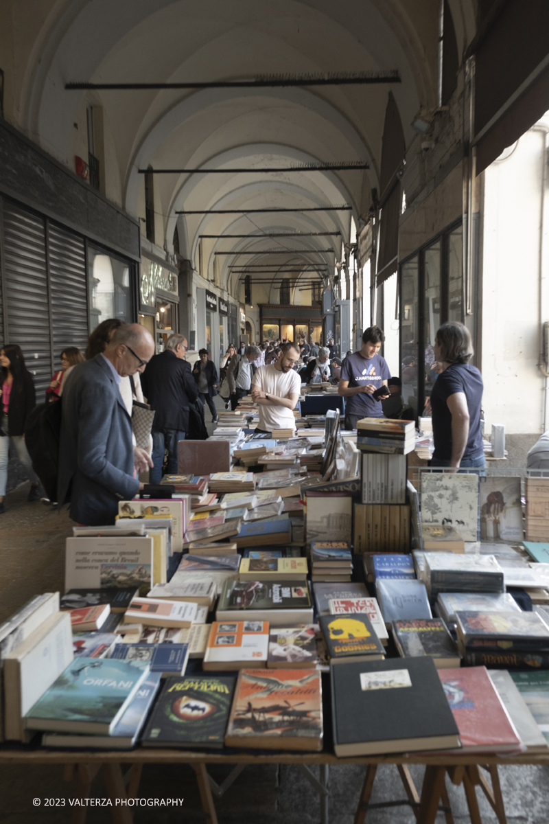 _DSF9032.jpg - 07/10/2023. Torino.  Migliaia di persone hanno affollato il centro della cittÃ  per la sedicesima edizione di Portici di Carta.