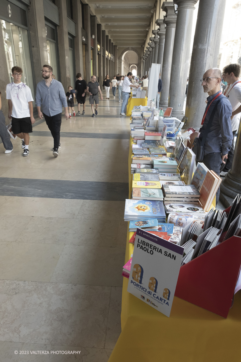 _DSF9246.jpg - 07/10/2023. Torino.  Migliaia di persone hanno affollato il centro della cittÃ  per la sedicesima edizione di Portici di Carta.