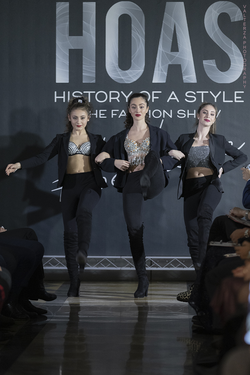 _G3I6436.jpg - 23/11/2019. Torino. Una serata all'insegna dell'eleganza e dello Stile per premiare i migliori stilistii. Nella foto l'esibizione delle ballerine del CDH con Luca Lucky il coreografo