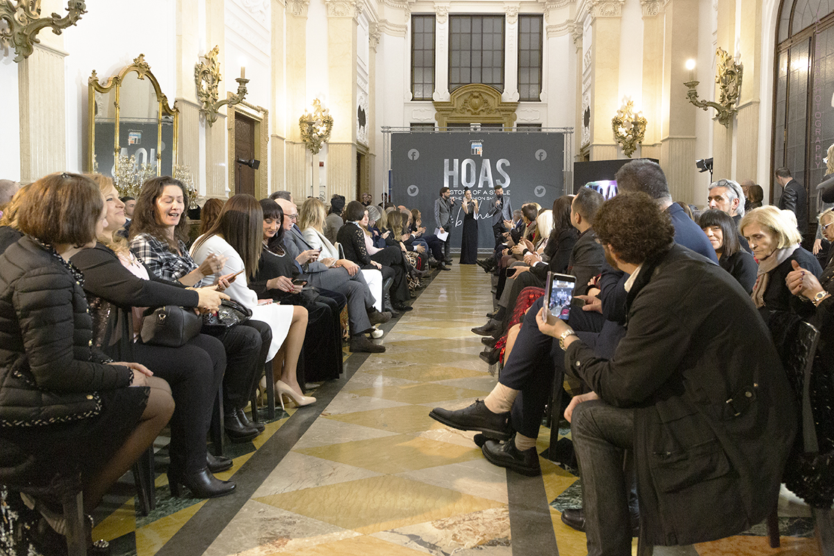 _X9B0291.jpg - 23/11/2019. Torino.  Una serata all'insegna dell'eleganza e dello Stile per premiare i migliori stilisti. Nella foto il salone del Palazzo della Luce gremito di invitati per l'occasione.