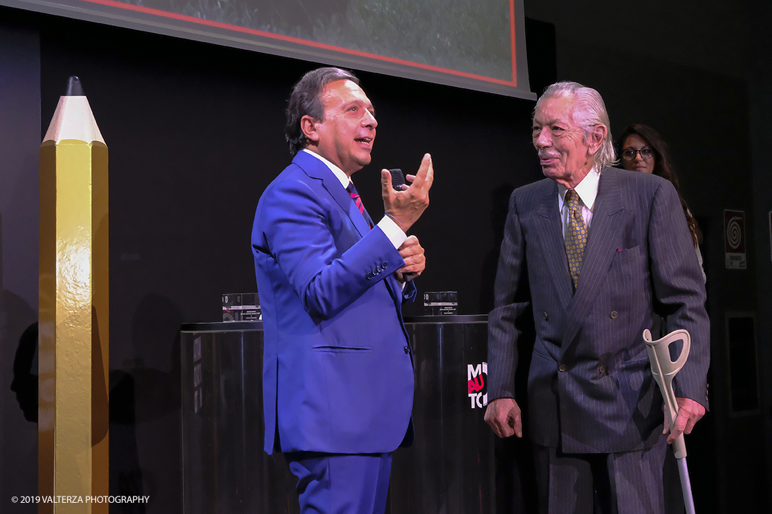 _DSF1347.jpg - 15/10/2019. Torino. Matita d'oro 2019. Anche quest'anno il Mauto ha assegnato i suoi prestigiosi premi al mondo dell'automobile. Nella foto Il premio Mauto 2019 per la fotografia va a Giorgio Bella per lâ€™originale interpretazione dellâ€™automobile che Giorgio Bellia ha saputo dare in qualitÃ  di artista fotografo. Giorgio Bellia ha realizzato scatti inediti e sorprendenti con le piÃ¹ belle vetture degli anni â€™60, â€™70 e â€™80, rendendo omaggio al design dellâ€™automobile attraverso immagini inconsuete, vere e proprie opere dâ€™arte. Giorgio Bellia ha voluto donare al Mauto il suo eccezionale archivio fotografico.a lui Ã¨ dedicata la mostra GIORGIO BELLIA | ARTISTA FOTOGRAFO UN FILTRO INEDITO SUL MONDO DELLâ€™AUTO, inaugurata in occasione della consegna del Premio, visitabile al MAUTO dal 16 ottobre 2019 al 12 gennaio 2020