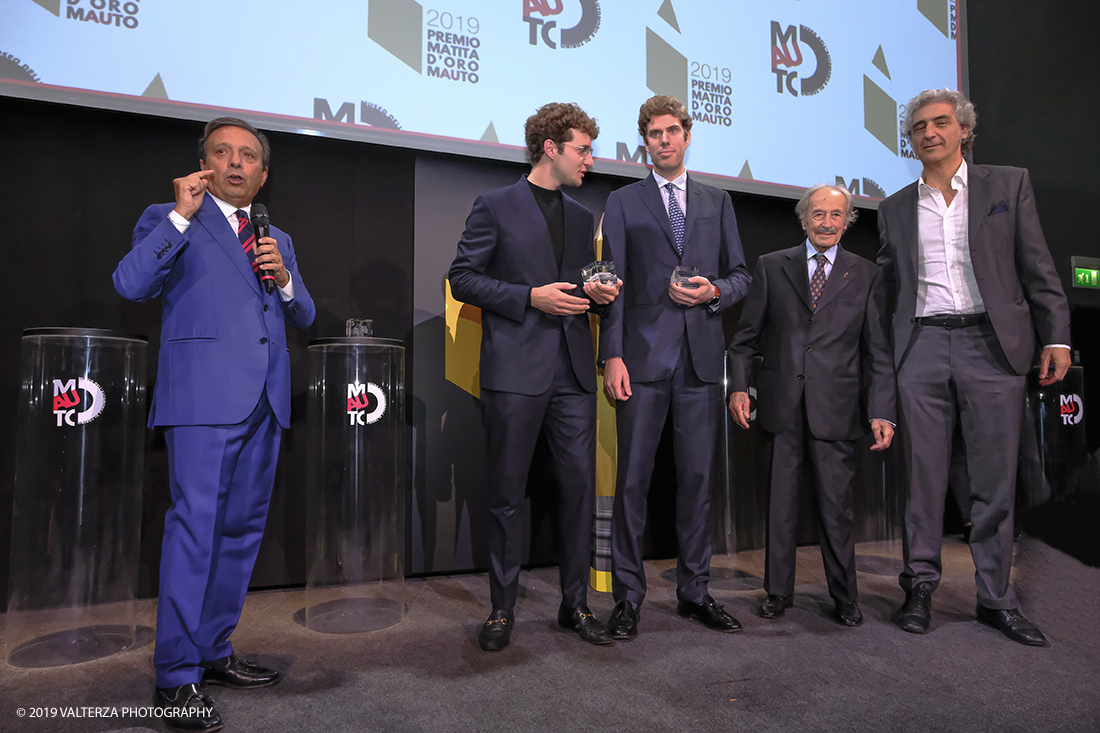 _DSF1500.jpg - 15/10/2019. Torino. Matita d'oro 2019. Anche quest'anno il Mauto ha assegnato i suoi prestigiosi premi al mondo dell'automobile. Nella foto Il  premio MAUTO "Avvocato Giovanni Agnelli 2019"  va a Sergio Pininfarina e Luca Campana giovani promesse del design per lâ€™innovativo progetto TUC.technology. un connettore modulabile che incrementa lâ€™intero sistema elettronico dei veicoli abilitandoli alla digitalizzazione e a unâ€™elevata personalizzazione. Consegnano il premio Benedetto Camerana ed Aldo Brovarone.