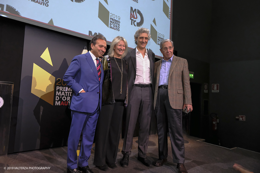 _DSF1576.jpg - 15/10/2019. Torino. Matita d'oro 2019. Anche quest'anno il Mauto ha assegnato i suoi prestigiosi premi al mondo dell'automobile. Nella foto Il premio MAUTO â€œCarlo Biscaretti di Ruffiaâ€� va allâ€™ Ing Mauro Forghieri  lâ€™insuperabile creativitÃ  ingegneristica e gli straordinari successi ottenuti su strada e su pista: durante gli anni in cui Ã¨ stato Direttore Tecnico della Scuderia Ferrari. Consegnano il premio  Mariella Mengozzi e Benedetto Camerana.