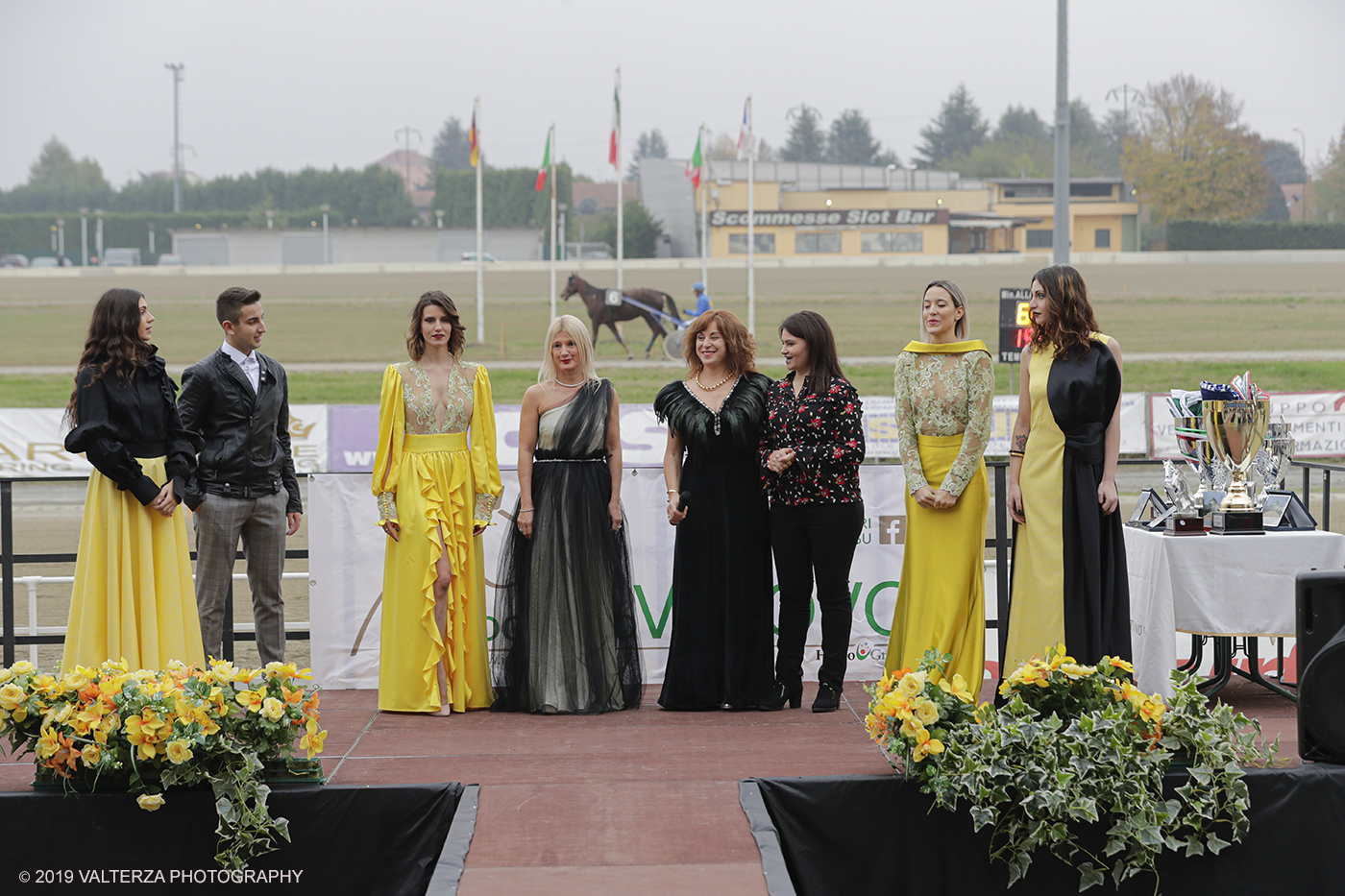 _G3I0202.jpg - 01/11/2019. Ippodromo di Vinovo. Foo di Gruppo di Simona Faccioli ed Elia Tarantino con Daniel, Tatiana Daniali  le loro modelle.