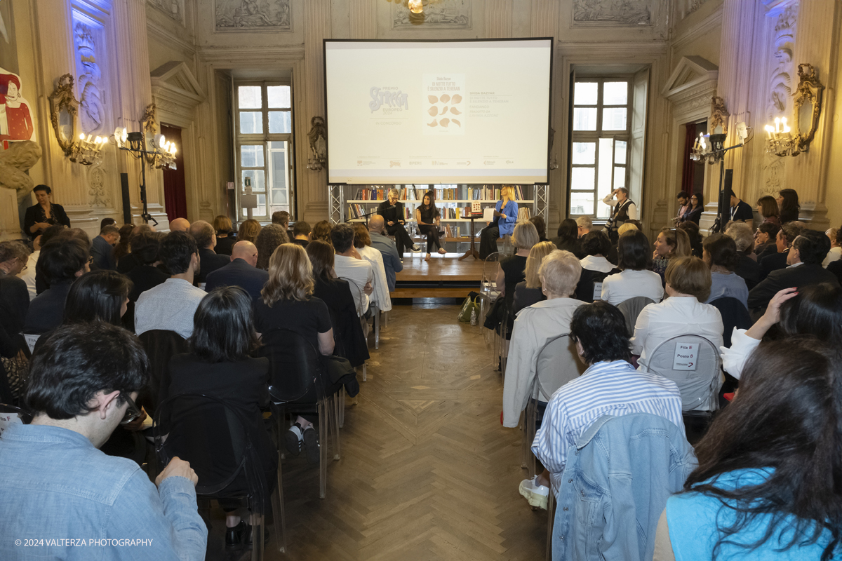 _DSF2665.jpg - 12/05/2024. Torino. Proclamazione dell'opera vincitrice alla presenza dei cinque finalisti candidati al circolo dei lettori. Nella foto un momento dell'intervista a Shida Bazyar