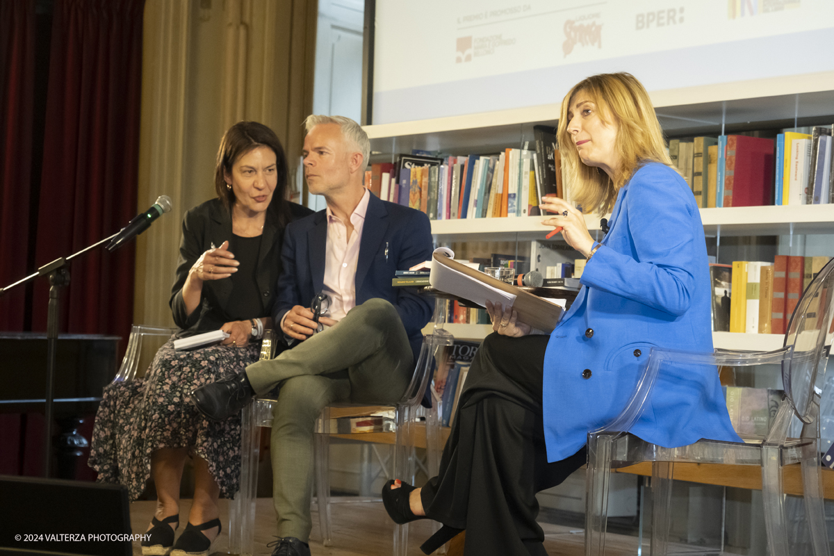 _DSF2682.jpg - 12/05/2024. Torino. Proclamazione dell'opera vincitrice alla presenza dei cinque finalisti candidati al circolo dei lettori. Nella foto un momento della intervista a Tore Renberg