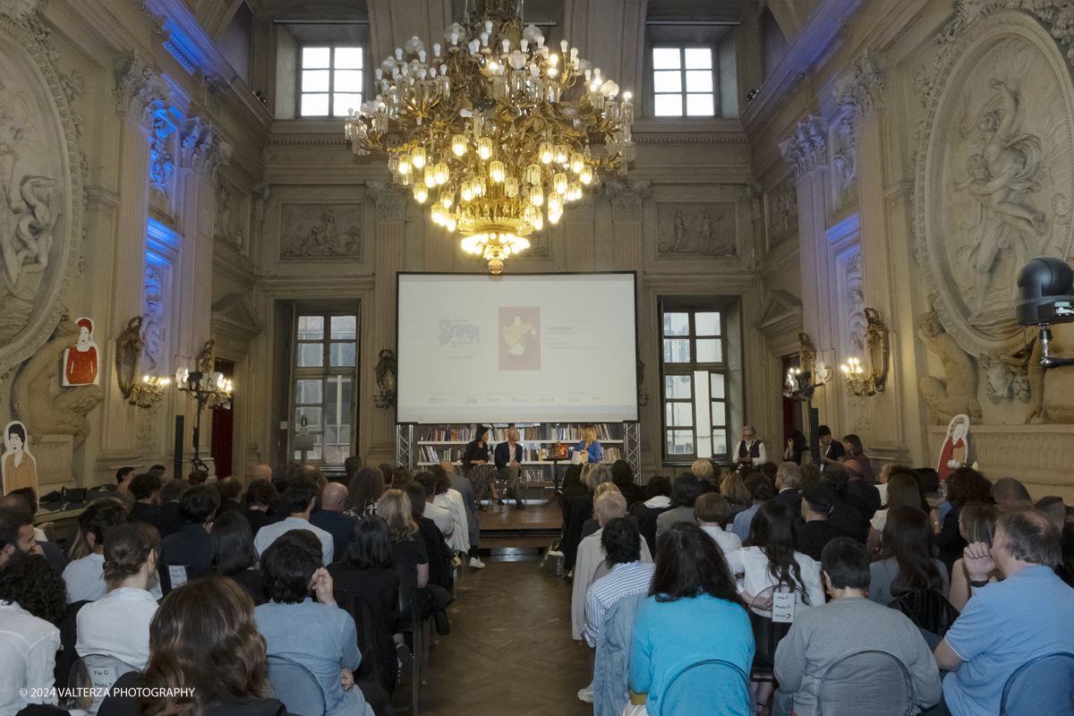 _DSF2687.jpg - 12/05/2024. Torino. Proclamazione dell'opera vincitrice alla presenza dei cinque finalisti candidati al circolo dei lettori. Nella foto un momento della intervista a Tore Renberg