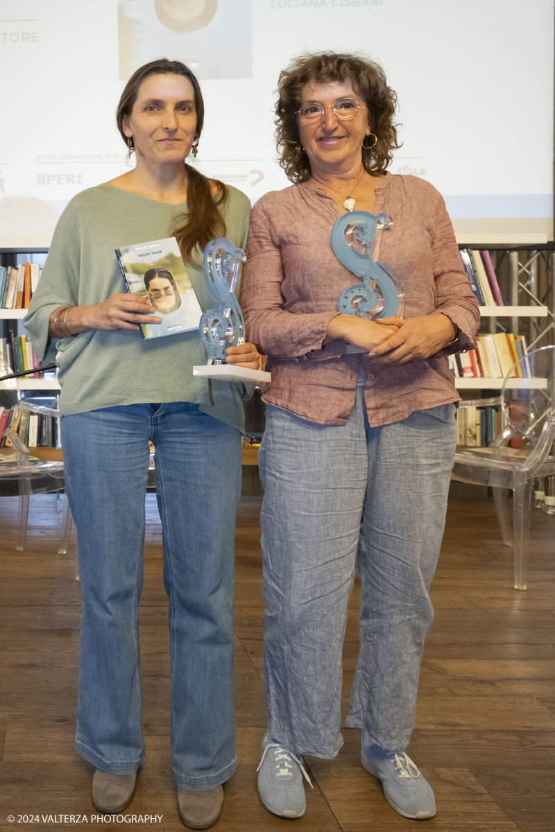 _DSF2815.jpg - 12/05/2024. Torino. Proclamazione dell'opera vincitrice alla presenza dei cinque finalisti candidati al circolo dei lettori. Nella foto le premiate Neige Sinno e Luciana Cisbani rispettivamente autrice e traduttrice dei libro