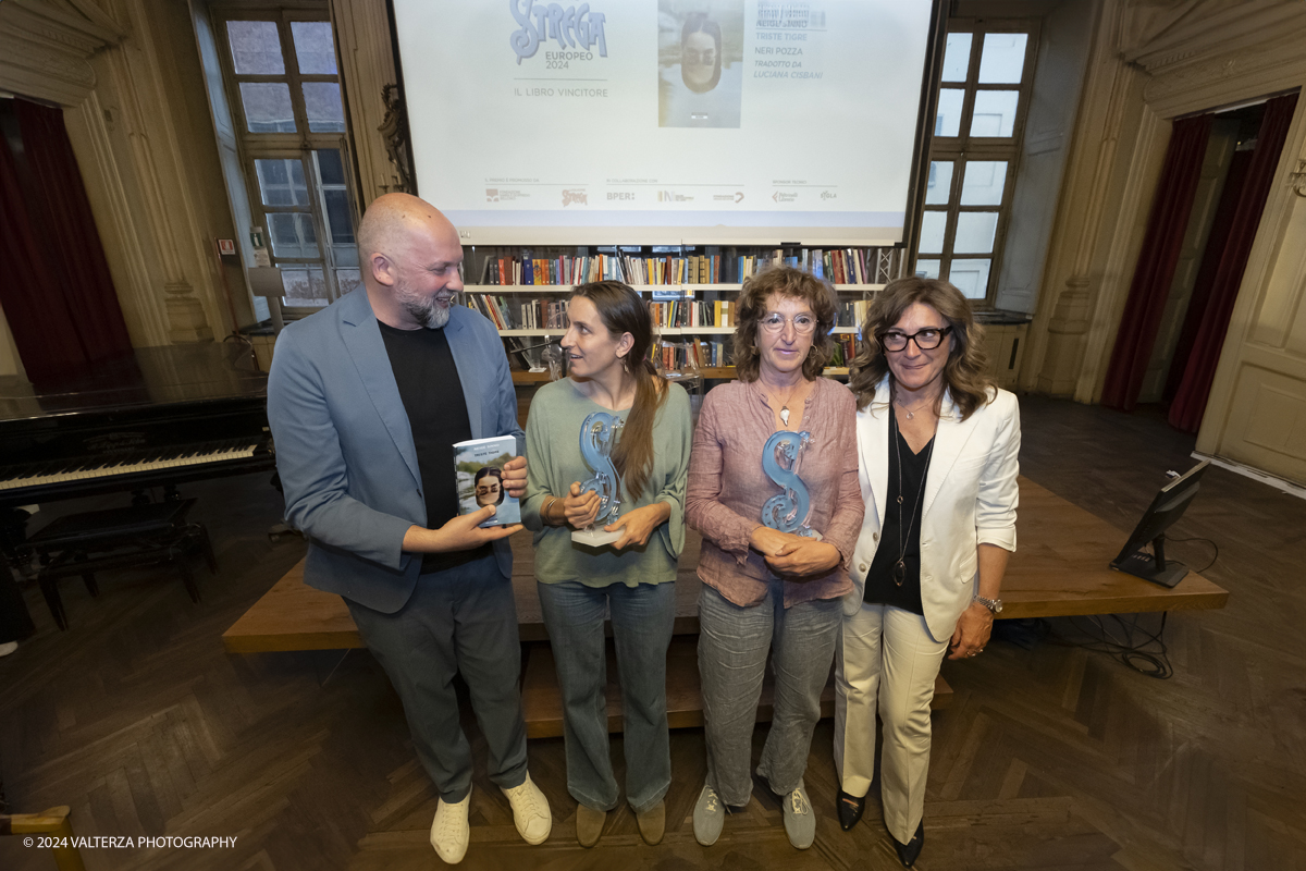 _DSF2830.jpg - 12/05/2024. Torino. Proclamazione dell'opera vincitrice alla presenza dei cinque finalisti candidati al circolo dei lettori. Nella foto  le premiate Neige Sinno e Luciana Cisbani rispettivamente autrice e traduttrice dei libro con i rappresentatnti delle istituzioni promotrici che hanno consegnato i premi