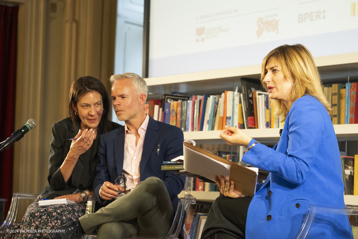 _DSF4503.jpg - 12/05/2024. Torino. Proclamazione dell'opera vincitrice alla presenza dei cinque finalisti candidati al circolo dei lettori. Nella foto un momento della intervista a Tore Renberg