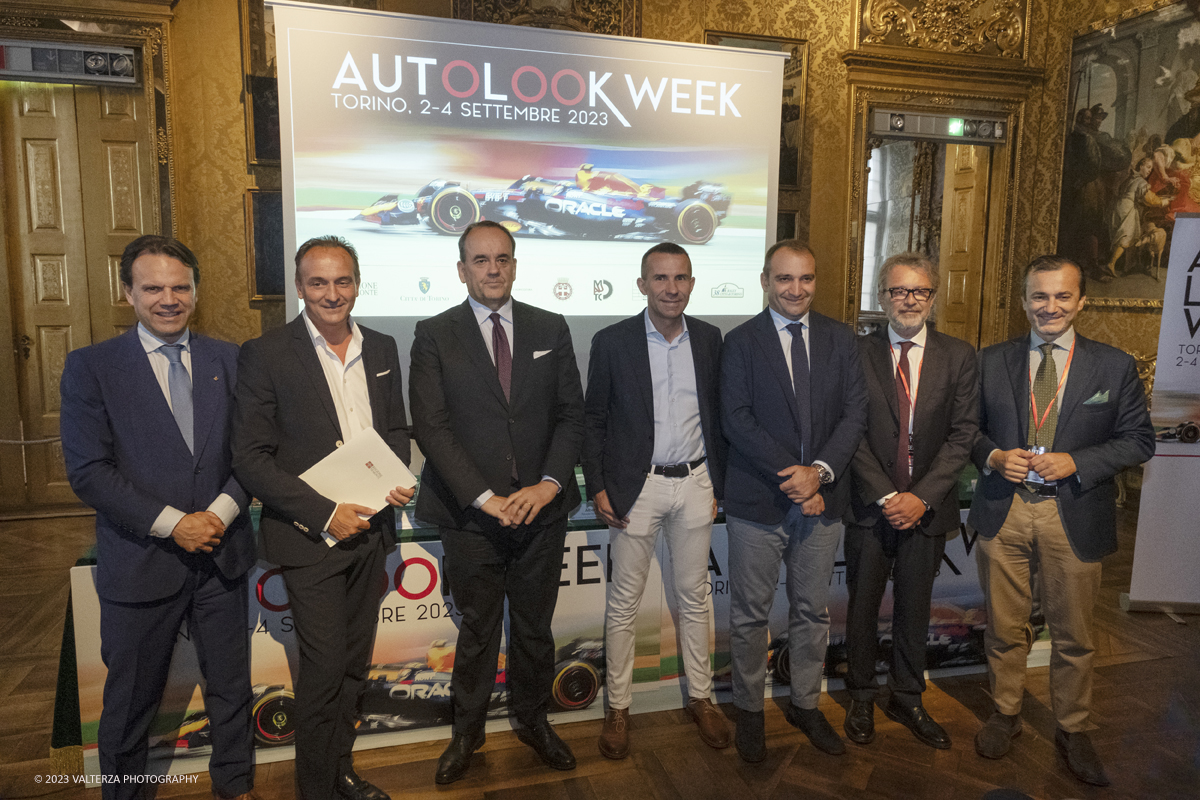 _DSF7618.jpg - 13/07/2023. Torino. Presentata l'edizione Otlook Week 2023 dal 2 al 4 settembre 2023 a Torino il meglio delle auto e delle moto che hanno fatto la storia delle corse. Nella foto gruppo con i relatori della conferenza stampa Andrea Levy,Presidente Autolook Week Torino,  Alberto Cirio, Presidente Regione Piemonte, Stefano Lo Russo, Sindaco Comune di Torino, Paolo Dâ€™Alessio, Curatore Autolook Awards,Andrea Tronzano,Assessore allo Sviluppo AttivitÃ  Produttive e delle piccole e medieimprese Regione Piemonte, Mimmo Carretta, Assessore Grandi Eventi, Sport e TurismoComune di Torino