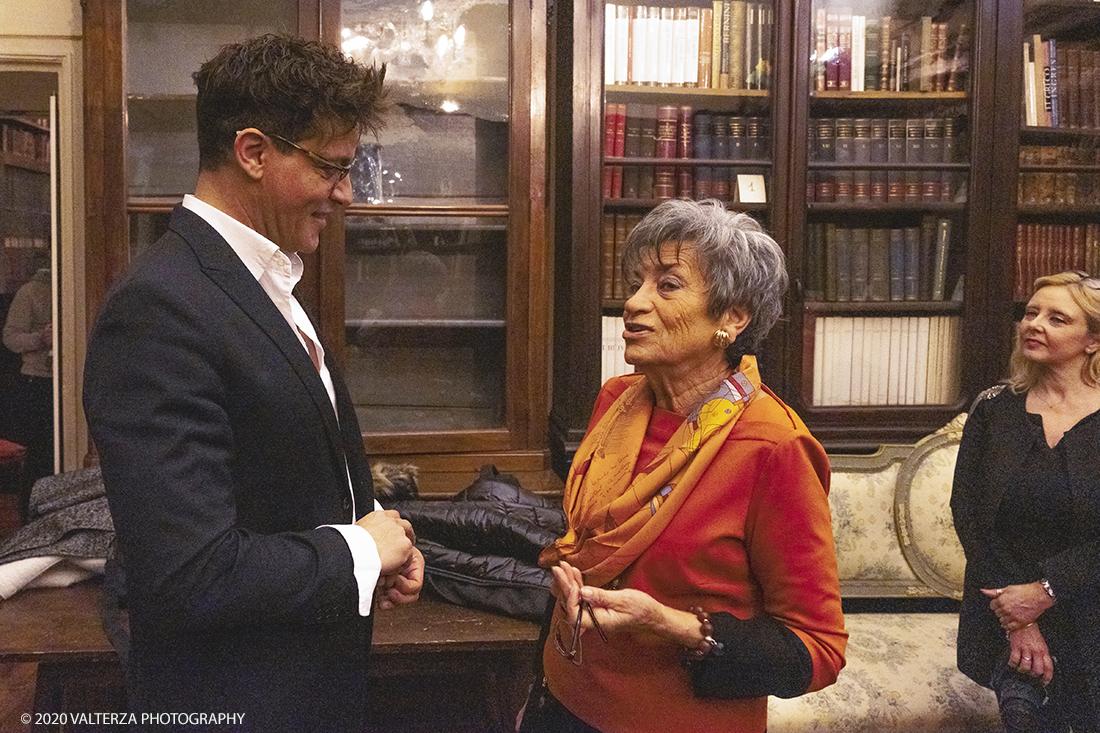 _DSF0467.jpg - 14/05/2020. Torino. Gabriel Garko presenta il suo libro Andata e Ritorno al circolo dei lettori, con Roberto Borra. Nella foto Gabriel Garko incontra la sua vecchia insegnante torinese di italiano.