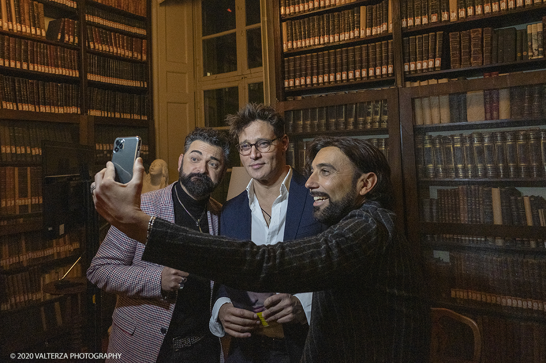 _DSF0494.jpg - 14/05/2020. Torino. Gabriel Garko presenta il suo libro Andata e Ritorno al circolo dei lettori, con Roberto Borra. Nella foto Luca&Max di Poltronissima con Gabriel Garko dopo l'intervista da loro fatta all'autore.